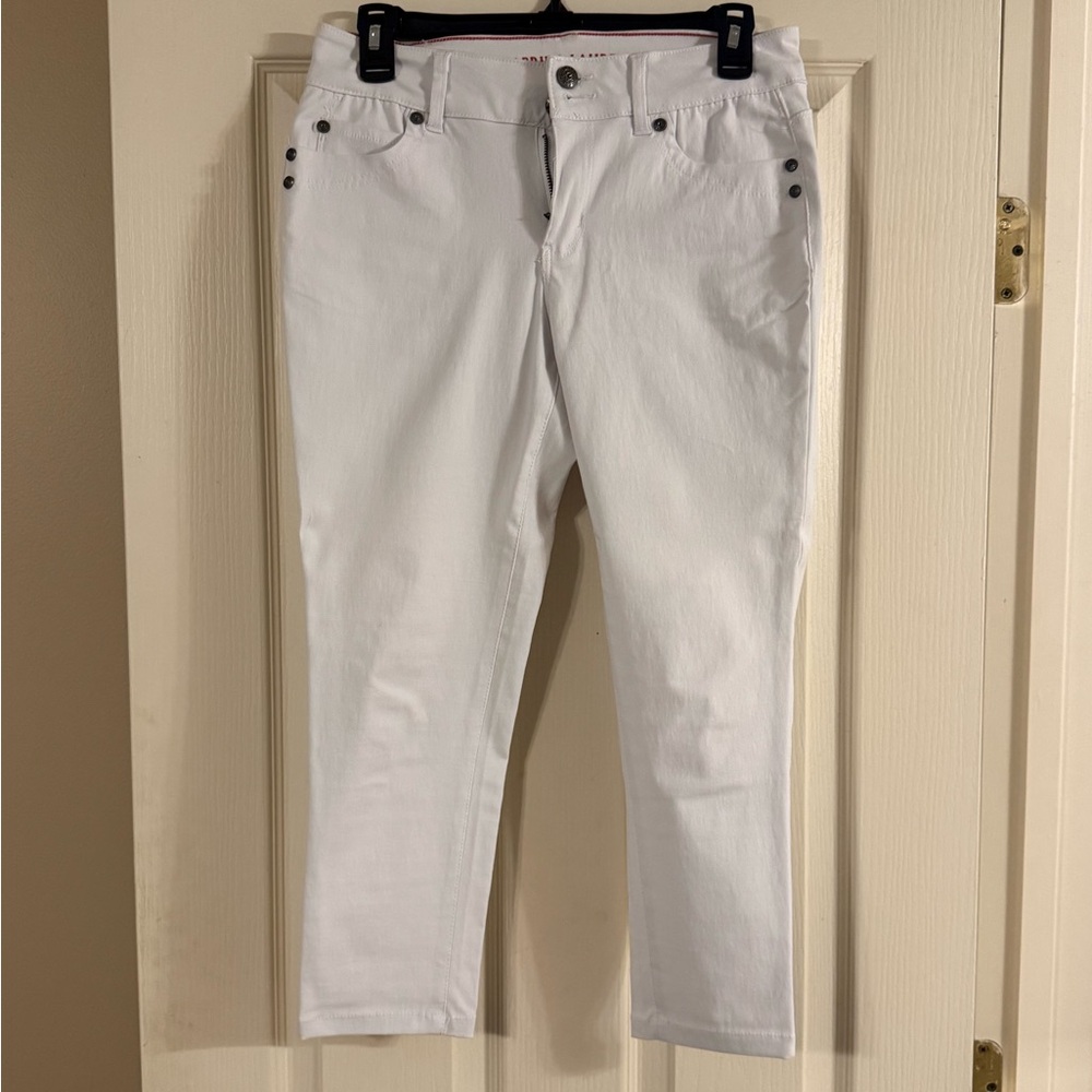 White Cropped Pants with Button Accents